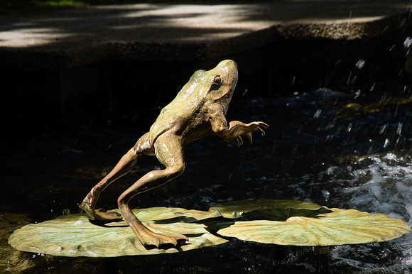 Leaping Frog Sculpture