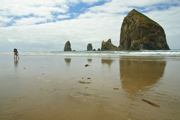 The Needles and Haystack Rock @ Cannon Beach
