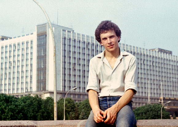 1984 (?), на фоне ныне несуществующей гостинницы "Россия"