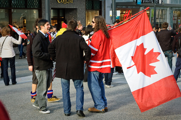 US and Canadian Fans Chatting